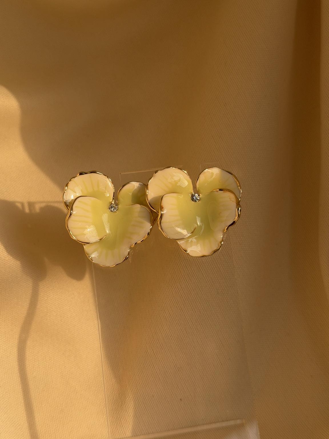 Butter Bloom Earrings