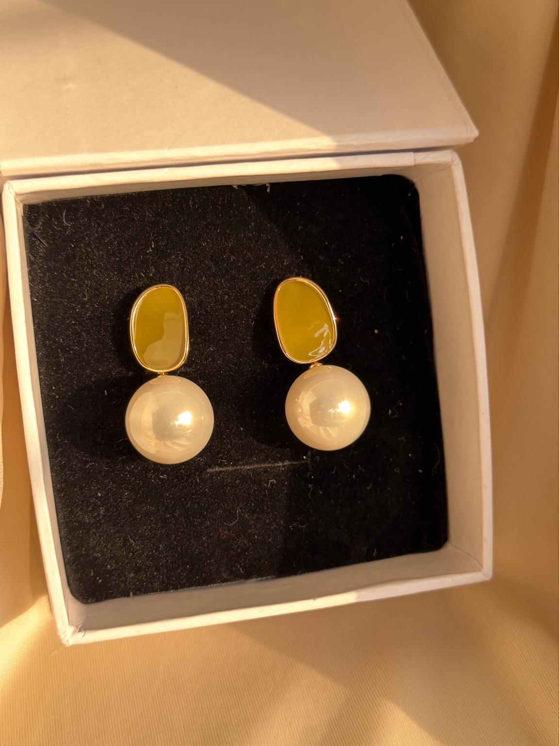Olive Pearl Glow Earrings